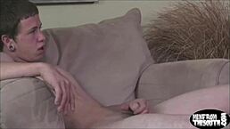 Southern gay hick pulls himself in a steamy solo session