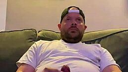 Jerking Off To Gay Porn!