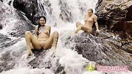 eu e cassiana costa provocando guia na cachoeira ele meteu na minha bunda gostoso