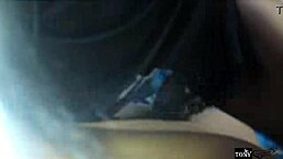 Mi comadre y yo tomamos unas cheves y luego ella se preparó para una noche intensa de viernes anal.