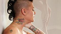 Jezebelle Bond: Watch me finger my pussy