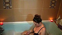 Shaving legs and armpits in a smooth session 😊