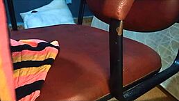 chamei meu vizinho pra jogar e ele me gozou todinha