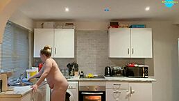 i can’t believe this amateur teen cleans naked