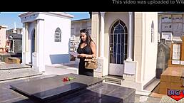 Wow, Bianca Naldy shows off her big tits in Makevlog 09!