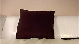 年轻巨屌人妖自制视频狂射精