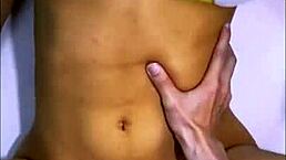 嘿，你能抵抗她那诱人曲线吗？