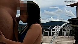 transando com namorada na piscina da casa da montanha, dando blowjob e crossdressing como amigos amadores.