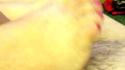 wife gives FOOTJOB with CUMSHOT on pink toenails