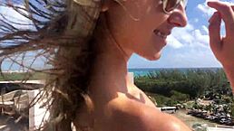 和瘦金发Gina Gerson度假挑逗