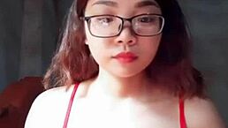 Em �o ỏ V� Mướp Sệ Shows Off Big Tits in Raw Action