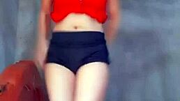 Em �o ỏ V� Mướp Sệ Shows Off Big Tits in Raw Action