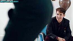 脱衣舞猛男在俱乐部生插肌肉底 狂野肛交