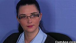 I, the spicy beauty, get cumshot on my face and gulp all the semen in extreme bukkake blowbang pov