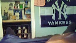 18 Year Old Amateur Masturbates Horny!