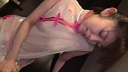 与可爱18+少女女友亲密自制性爱