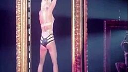 布兰妮·斯皮尔斯能摇臀更猛吗？