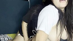 Mi vecina cachonda me incitó a follarla cuando su marido no estaba 😈