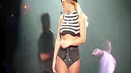 布兰妮·斯皮尔斯能摇臀更猛吗？