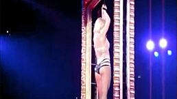 布兰妮·斯皮尔斯能摇臀更猛吗？