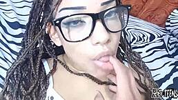 conociendo a mi nuevo hermanastro y me convence de follar mientras nuestros padres disfrutan a solas nosotros