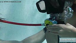 Threesome In Pool With Minnie Manga 😘