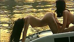 Best Friends Muff Dive