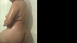 Vecino Filtra Video Donde Graba La Actriz Porno Lizi Love Mientras Se Ducha Ella Se Entrea Que Su Vecino La Graba A Escondidas Y Se Toca Su Coño Y Sus Tetas Para Provocarlo