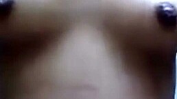 喀拉拉浴室自拍印度业余妹热辣诱惑