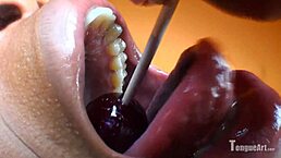 Breanna Xtreme indulges in tongue fetish with lolli play