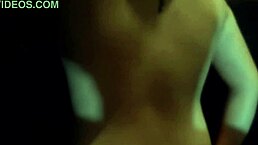 mi hermanastra dice que nadie le ha partido el culo, aprovecho pero no se lo meto todo