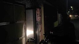 Chamei o eletricista para me ajudar com a tv e paguei com sexo with wet pussy and blowjob