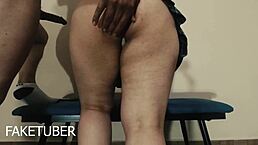 拉起裙子给我看你的屁股