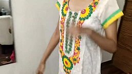 Indian bhabhi seduces electrician for quickie sex with Hindi audio