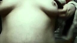 嘿，现在能给我看你那些天然大奶吗？