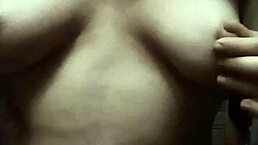 嘿，现在能给我看你那些天然大奶吗？