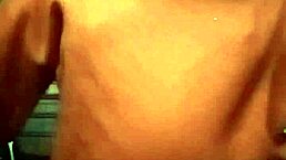 嘿，现在能给我看你那些天然大奶吗？