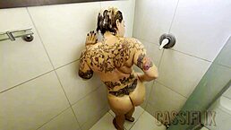 você gosta de olhar minha buceta enquanto eu chupo pau duro?