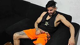 Peguei No Flagra Meu Namorado E O Amigo Dele Se Masturbando E Aprontei Com Eles - Completo No Red E No Sheer