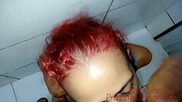 gozando na cara da minha cunhada enquanto ela lava o banheiro