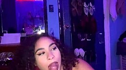 Princess Yaya swallows all his dick in bedroom!