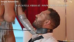 舔舐和拴链，安吉拉·怀特在车库里狂野性爱！🔥