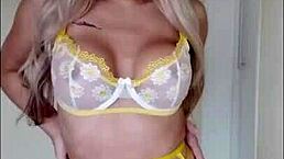 Come cum with this beautiful slut