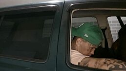 Fudendo no capu do carro