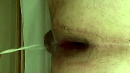 Eu tomando no cu gostoso até levar uma leitada em cima da minha bunda