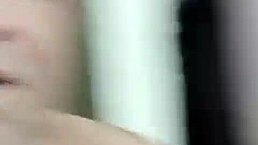 Horny Novinha Gives Pussy to Old Man While on Phone