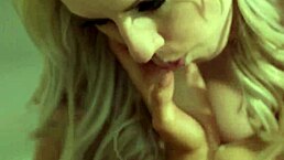 blonde dives into her friend's hairy pussy with tongue 😋