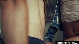 哇，瑞莉·里德Pornfidelity狂野内射倒计时