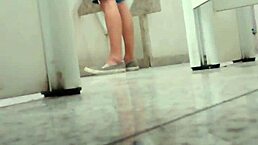 Pega No Banheiro do Shopping com Caras Gays