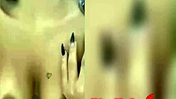 Bia Hot Gozando Gostoso Batendo Uma Siririca Até Derramar Seu Mel